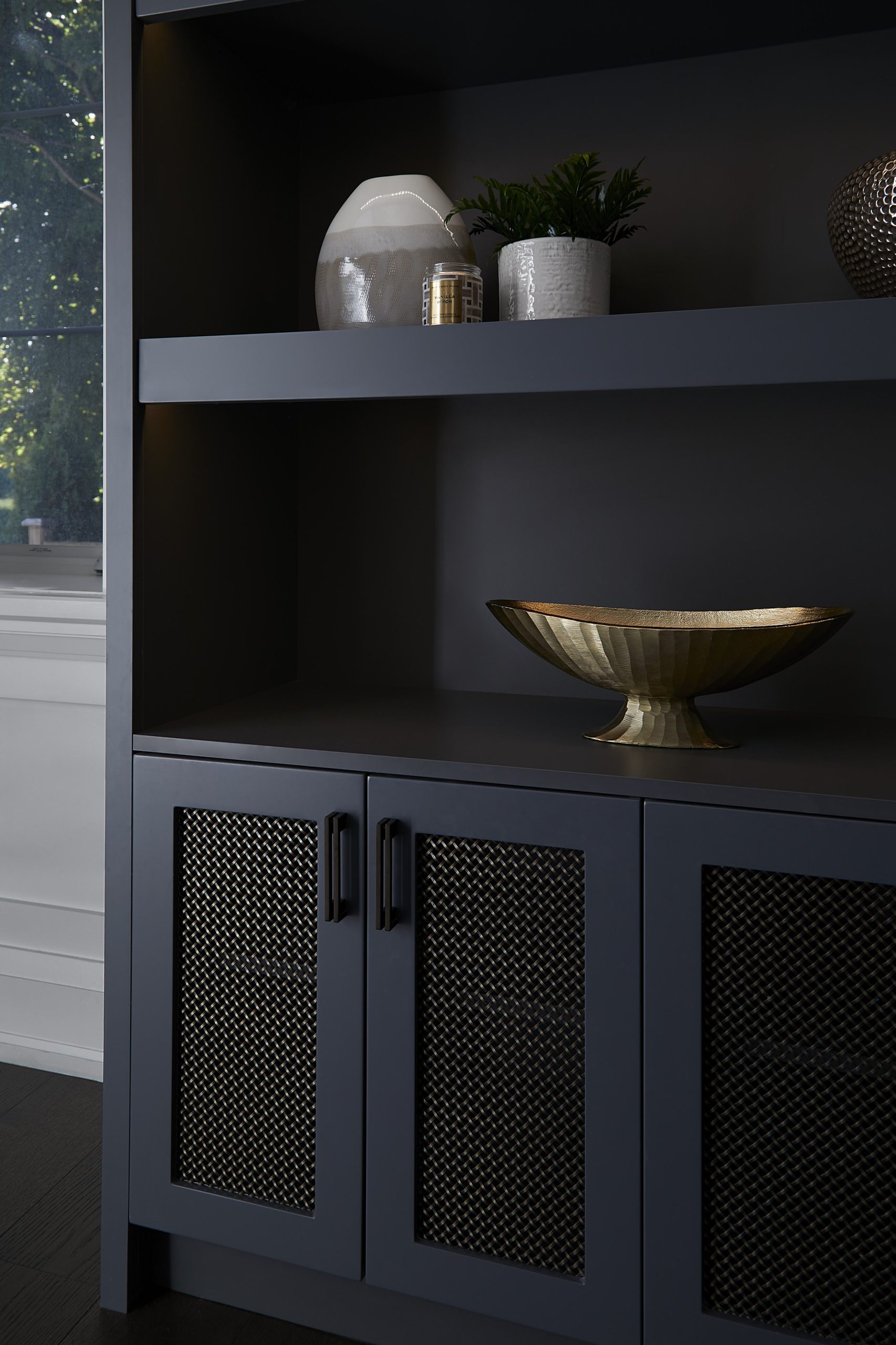 English Cottage ensuite vanity with dark cabinetry