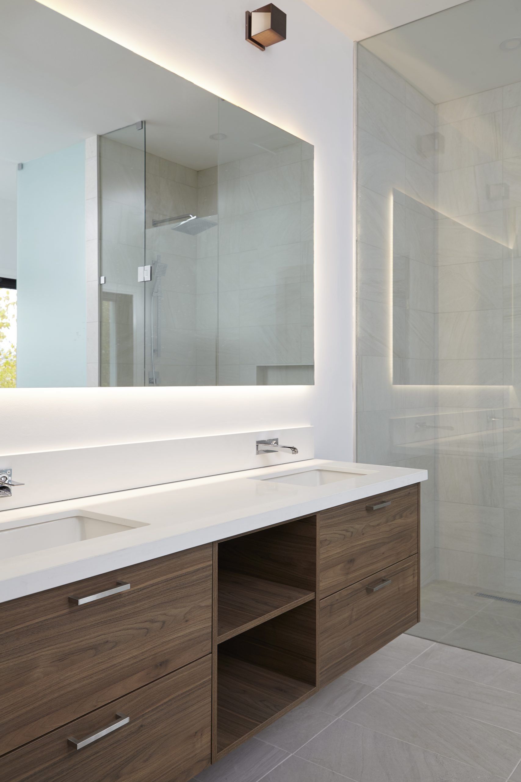Modern Beach House bathroom