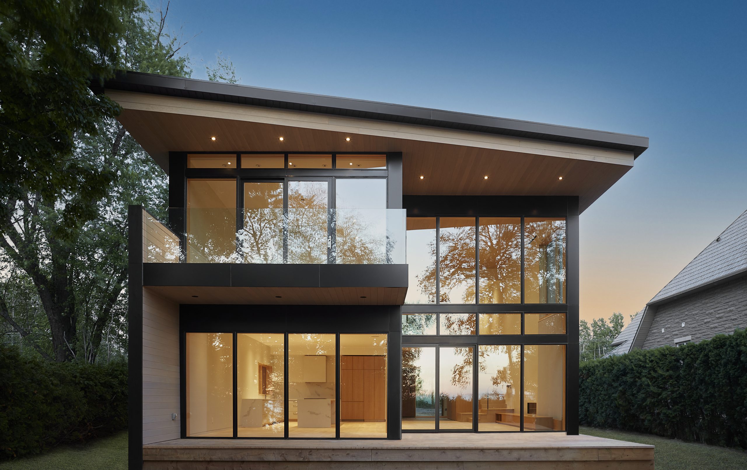 Modern Lakehouse with expansive glazing facing Lake Simcoe