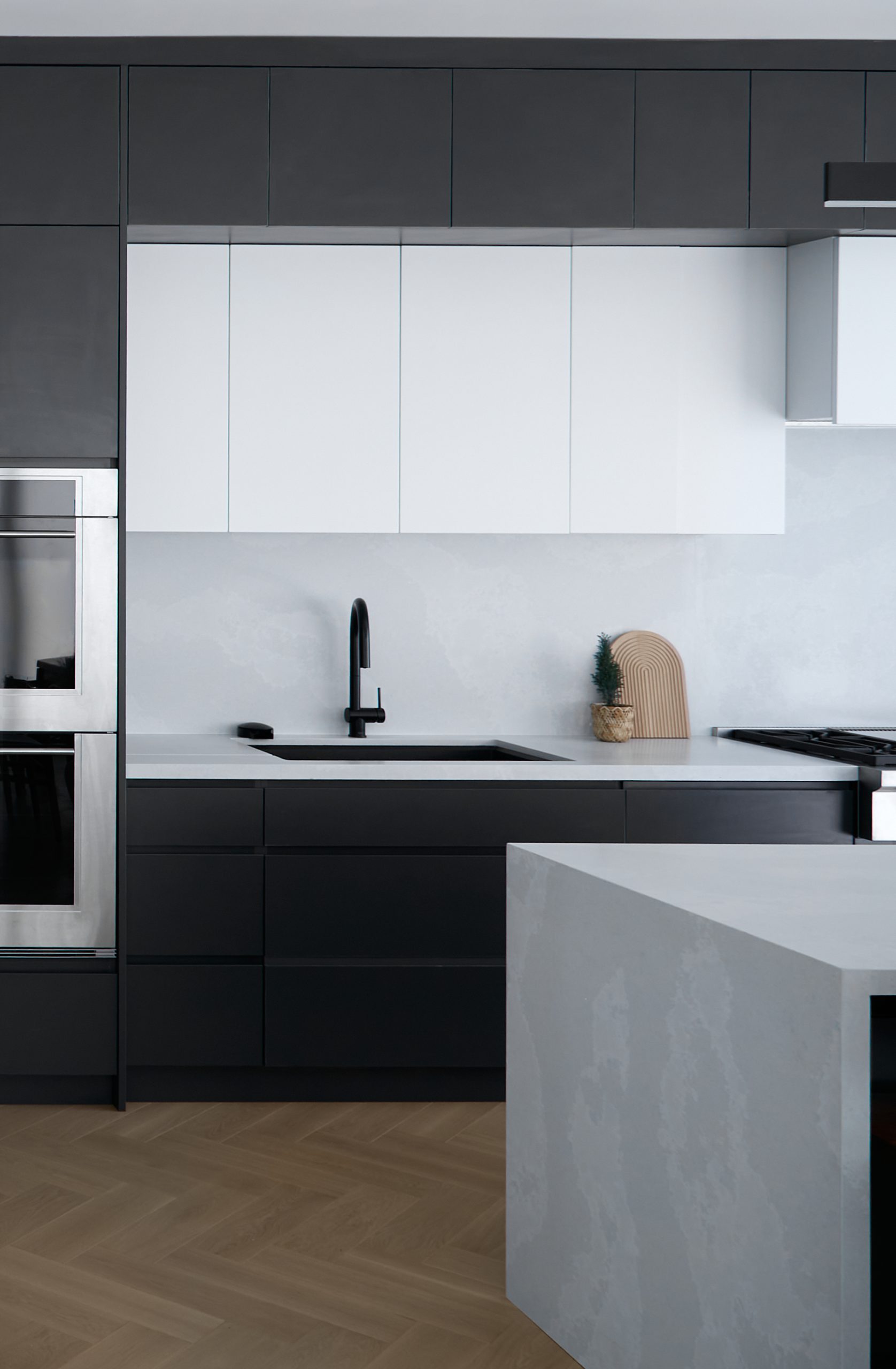 Dark kitchen cabinetry