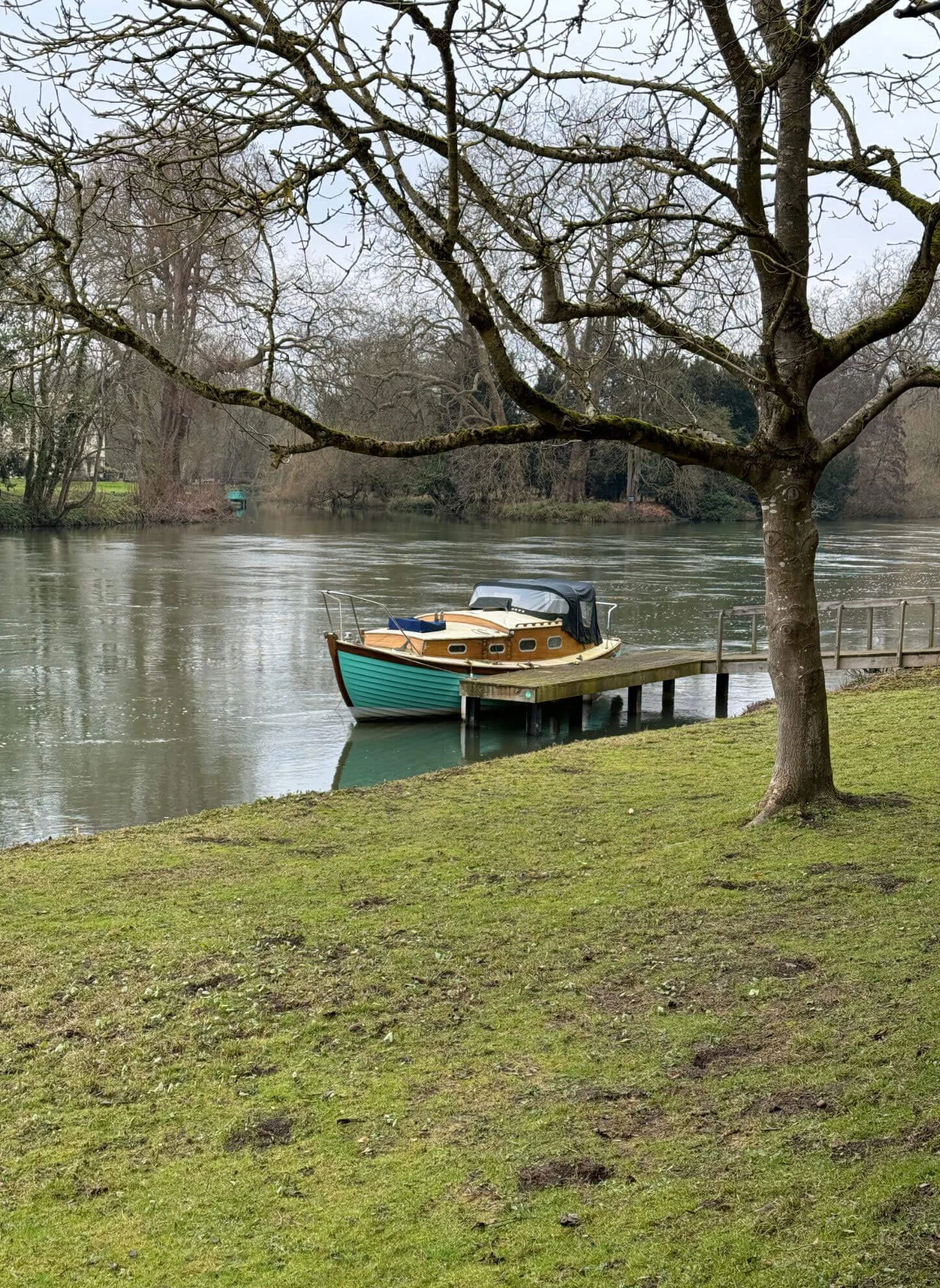 Small boat moored beside the River Thames