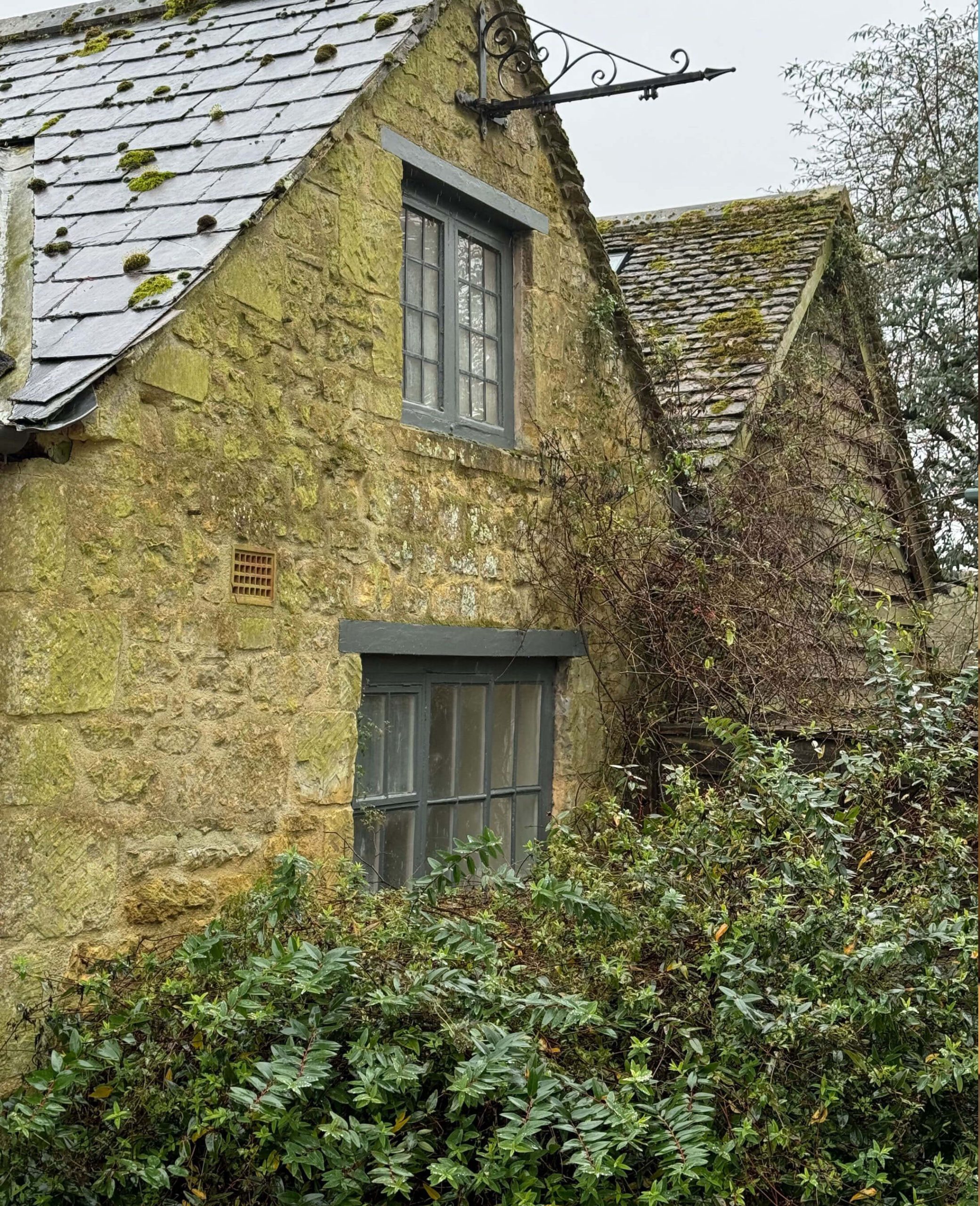 North American Cotswold design: a timelessly rustic stone facade