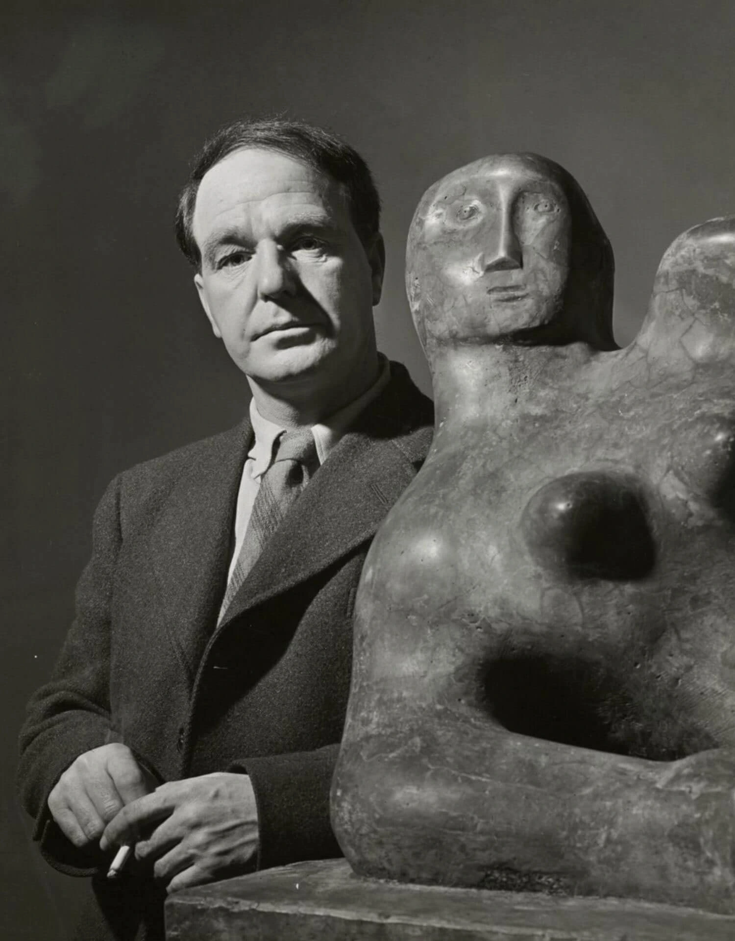 Henry Moore beside an abstract figure sculpture